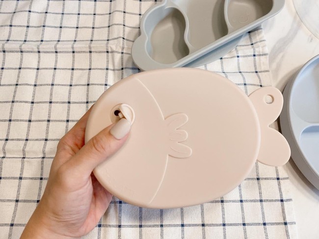 Không hổ danh mẹ bỉm giàu có, tiểu thư Hà Nội lấy chồng châu Phi sắm cả đống khay bát ăn dặm cho con, biết giá tiền mà choáng - Ảnh 13. Không hổ danh mẹ bỉm giàu có, tiểu thư Hà Nội lấy chồng châu Phi sắm cả đống khay bát ăn dặm cho con, biết giá tiền mà choáng - Ảnh 13.
