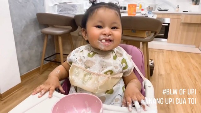 Không hổ danh mẹ bỉm giàu có, tiểu thư Hà Nội lấy chồng châu Phi sắm cả đống khay bát ăn dặm cho con, biết giá tiền mà choáng - Ảnh 14. Không hổ danh mẹ bỉm giàu có, tiểu thư Hà Nội lấy chồng châu Phi sắm cả đống khay bát ăn dặm cho con, biết giá tiền mà choáng - Ảnh 14.