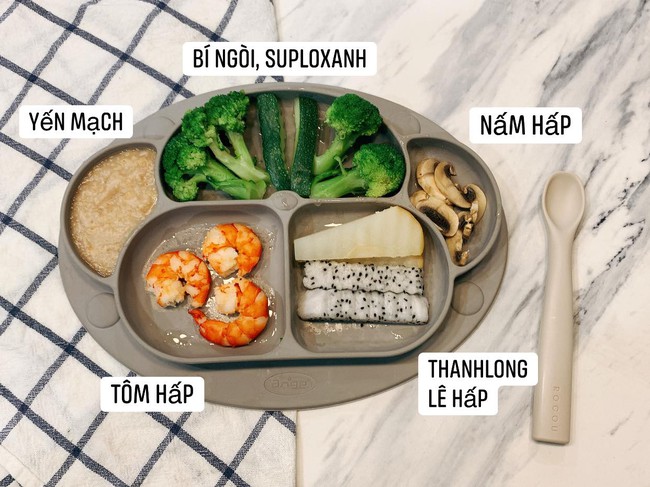 Không hổ danh mẹ bỉm giàu có, tiểu thư Hà Nội lấy chồng châu Phi sắm cả đống khay bát ăn dặm cho con, biết giá tiền mà choáng - Ảnh 7. Không hổ danh mẹ bỉm giàu có, tiểu thư Hà Nội lấy chồng châu Phi sắm cả đống khay bát ăn dặm cho con, biết giá tiền mà choáng - Ảnh 7.