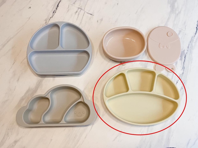 Không hổ danh mẹ bỉm giàu có, tiểu thư Hà Nội lấy chồng châu Phi sắm cả đống khay bát ăn dặm cho con, biết giá tiền mà choáng - Ảnh 6. Không hổ danh mẹ bỉm giàu có, tiểu thư Hà Nội lấy chồng châu Phi sắm cả đống khay bát ăn dặm cho con, biết giá tiền mà choáng - Ảnh 6.