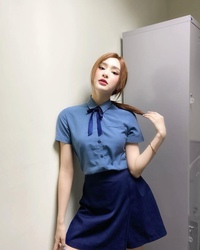 Hiền Hồ gây chú ý với mái tóc dài. Hiền Hồ gây chú ý với mái tóc dài.