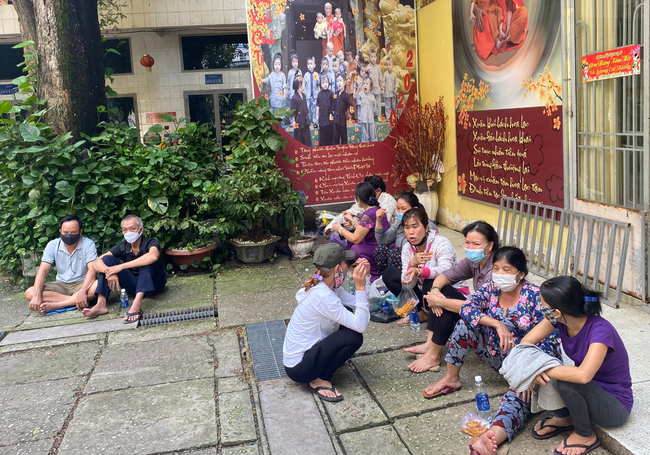 Hàng chục người dân bức xúc khi hài cốt người thân, cha mẹ gửi ở chùa Kỳ Quang 2 bị lạc di ảnh bất thường - Ảnh 3. Hàng chục người dân bức xúc khi hài cốt người thân, cha mẹ gửi ở chùa Kỳ Quang 2 bị lạc di ảnh bất thường - Ảnh 3.