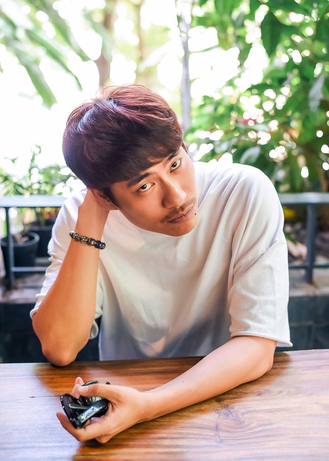 Kiều Minh Tuấn khoe được tặng giày do G-Dragon thiết kế, nào ngờ bị "bóc mẽ" lấy ảnh của người khác "sống ảo" - Ảnh 4. Kiều Minh Tuấn khoe được tặng giày do G-Dragon thiết kế, nào ngờ bị bóc mẽ “sống ảo” Kiều Minh Tuấn khoe được tặng giày do G-Dragon thiết kế, nào ngờ bị "bóc mẽ" lấy ảnh của người khác "sống ảo" - Ảnh 4. Kiều Minh Tuấn khoe được tặng giày do G-Dragon thiết kế, nào ngờ bị bóc mẽ “sống ảo”