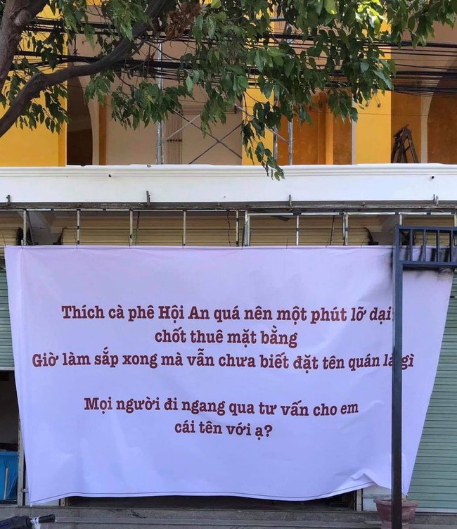 Chủ quán cà phê với tinh thần lạc quan trong mùa dịch, làm hẳn thơ hài hước về Covid treo trước cửa, khiến ai đi qua cũng không nhịn nổi cười - Ảnh 1. Chủ quán cà phê với tinh thần lạc quan trong mùa dịch, làm hẳn thơ hài hước về Covid treo trước cửa, khiến ai đi qua cũng không nhịn nổi cười - Ảnh 1.