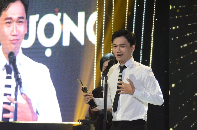 Bất ngờ chưa: Thanh Sơn, Nhan Phúc Vinh đều chịu thua nhân vật vừa đoạt Nam chính ấn tượng nhất VTV Awards - Ảnh 1.