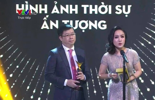 VTV Awards 2020: BTV Diễm Quỳnh rạng rỡ khoe ảnh cùng đàn em, BTV Hoài Anh xuất hiện với vai trò mới, nhìn cả hai chẳng ai đoán ra tuổi - Ảnh 6.