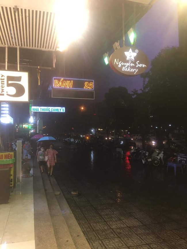 Cư dân tại HH Linh Đàm được 1 phen rụng rời sau tiếng động lớn do sự xuất hiện của Cư dân tại HH Linh Đàm được 1 phen rụng rời sau tiếng động lớn do sự xuất hiện của