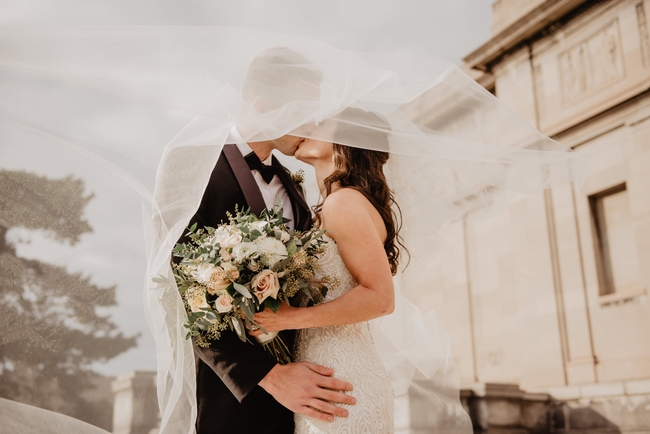Sau khi phát hiện ra thứ trong hòm đựng phong bì ngày cưới, chồng tôi đột ngột thay đổi thái độ và tỏ ý muốn ly hôn - Ảnh 1. Sau khi phát hiện ra thứ trong hòm đựng phong bì ngày cưới, chồng tôi đột ngột thay đổi thái độ và tỏ ý muốn ly hôn - Ảnh 1.