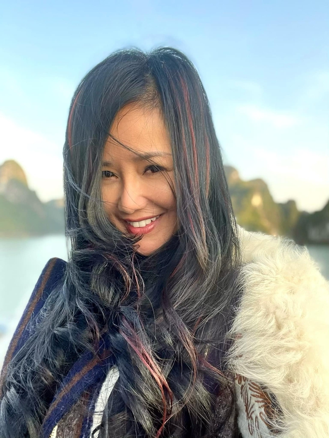 Khoảnh khắc cực đáng yêu của bạn trai ngoại quốc bên các con của diva Hồng Nhung - Ảnh 3.