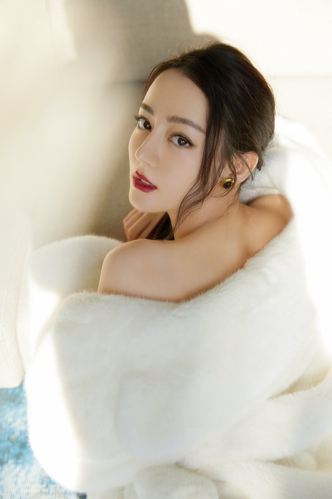 Địch Lệ Nhiệt Ba bất ngờ leo thẳng top hotsearch vì phát ngôn cực tự tin về nhan sắc thật - Ảnh 8.