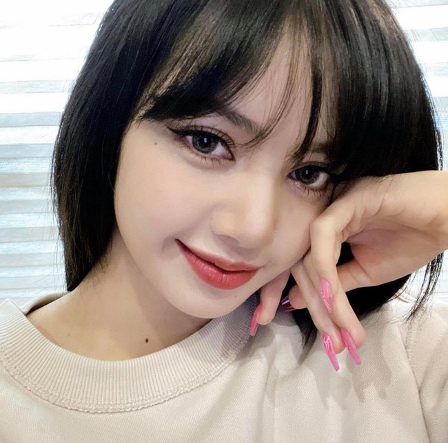 Bức ảnh đầu năm của "mỹ nhân đẹp nhất châu Á" Lisa "thần thánh" cỡ nào mà tạo hẳn kỷ lục trên mạng xã hội? - Ảnh 2.