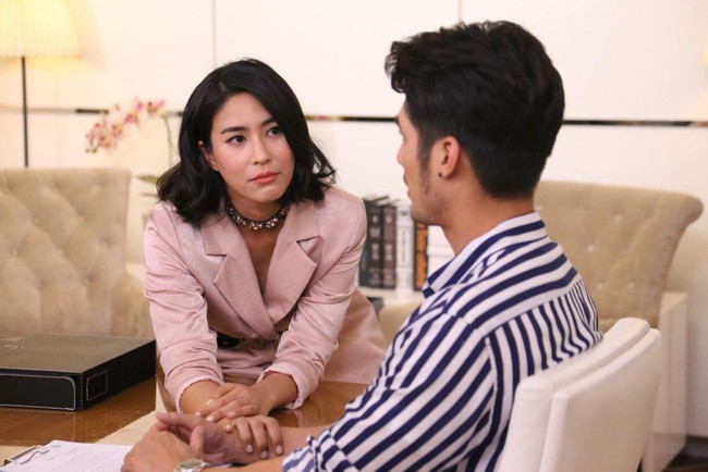 Vừa mở cửa nhà bất ngờ một cô gái xinh đẹp quần áo xộc xệch lao ra, chưa hết sốc tôi đã chết lặng khi nhìn thấy bộ dạng của cô vợ ngoan hiền - Ảnh 1. Vừa mở cửa nhà bất ngờ một cô gái xinh đẹp quần áo xộc xệch lao ra, chưa hết sốc tôi đã chết lặng khi nhìn thấy bộ dạng của cô vợ ngoan hiền - Ảnh 1.