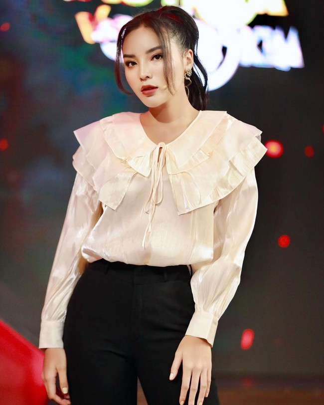 3 mỹ nhân Việt đụng độ một mẫu áo: Tưởng Lan Ngọc đẹp lắm rồi nhưng lại bị đánh bại bởi một nhan sắc tầm cỡ - Ảnh 3. 3 mỹ nhân Việt đụng độ một mẫu áo: Tưởng Lan Ngọc đẹp lắm rồi nhưng lại bị đánh bại bởi một nhan sắc tầm cỡ - Ảnh 3.