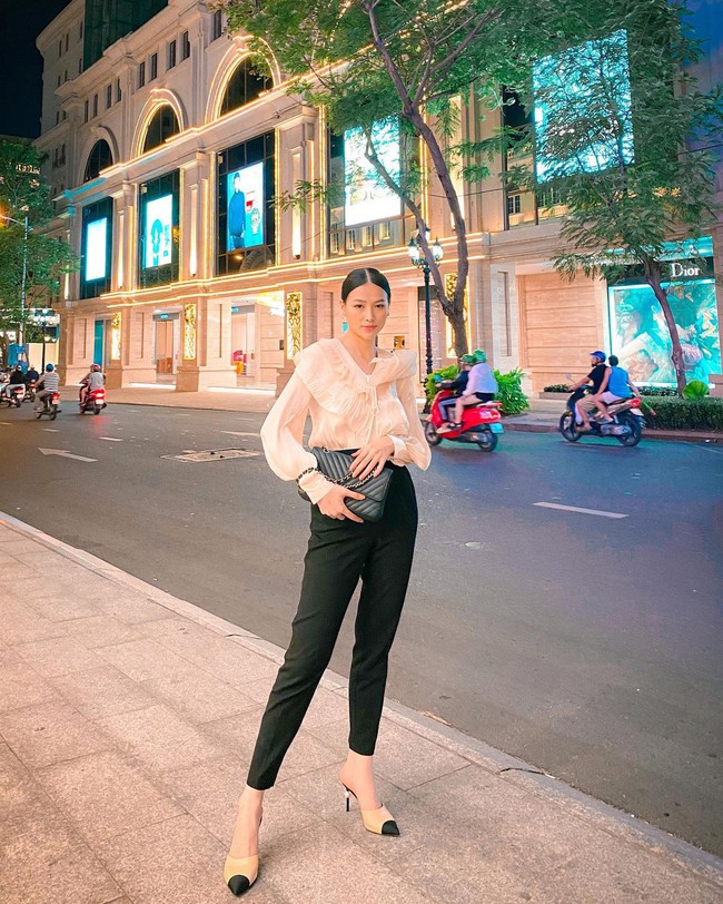 3 mỹ nhân Việt đụng độ một mẫu áo: Tưởng Lan Ngọc đẹp lắm rồi nhưng lại bị đánh bại bởi một nhan sắc tầm cỡ - Ảnh 5. 3 mỹ nhân Việt đụng độ một mẫu áo: Tưởng Lan Ngọc đẹp lắm rồi nhưng lại bị đánh bại bởi một nhan sắc tầm cỡ - Ảnh 5.