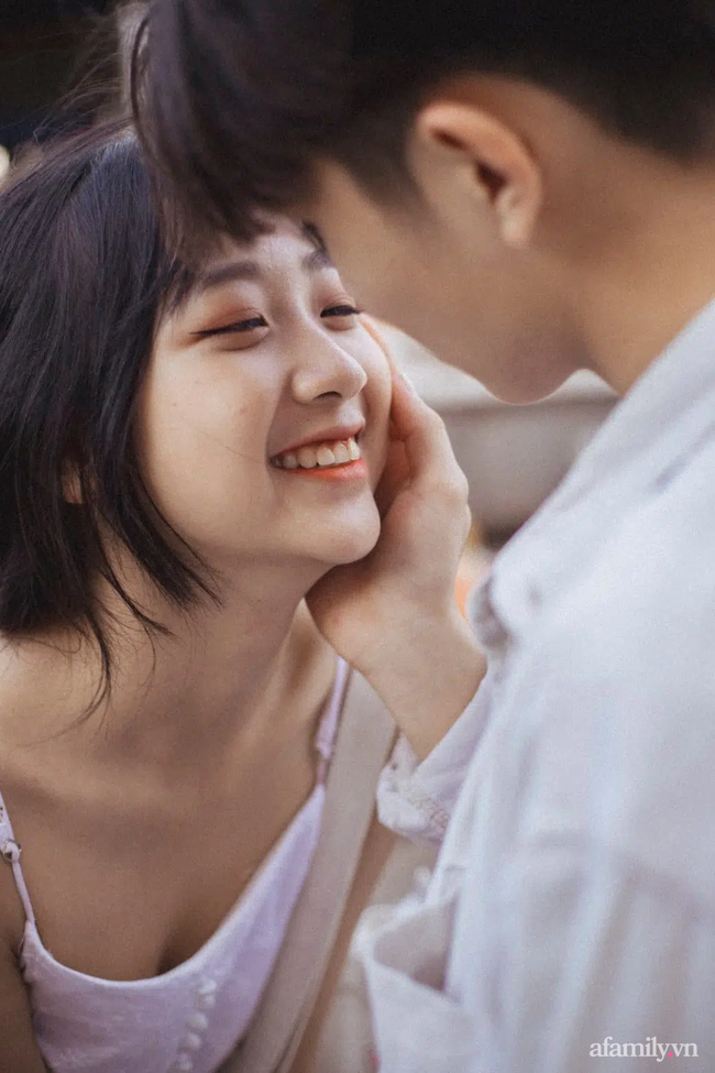 Câu chuyện về bộ ảnh tình yêu đón nhận 24 nghìn like: Cặp đôi đang "tình cảm" giữa chợ thì bị mẹ vác chổi đuổi đánh gây bão mạng xã hội! - Ảnh 5. Câu chuyện về bộ ảnh tình yêu đón nhận 24 nghìn like: Cặp đôi đang "tình cảm" giữa chợ thì bị mẹ vác chổi đuổi đánh gây bão mạng xã hội! - Ảnh 5.
