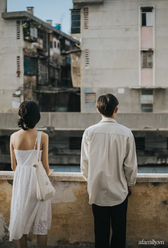 Câu chuyện về bộ ảnh tình yêu đón nhận 24 nghìn like: Cặp đôi đang "tình cảm" giữa chợ thì bị mẹ vác chổi đuổi đánh gây bão mạng xã hội! - Ảnh 9. Câu chuyện về bộ ảnh tình yêu đón nhận 24 nghìn like: Cặp đôi đang "tình cảm" giữa chợ thì bị mẹ vác chổi đuổi đánh gây bão mạng xã hội! - Ảnh 9.