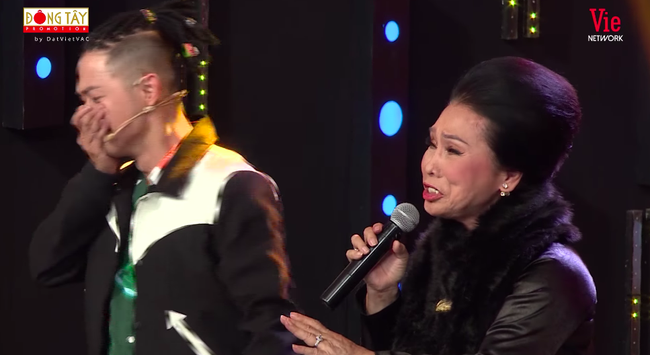 Ký ức vui vẻ: Xin lên sân khấu hát ngẫu hứng cùng đàn chị, Thanh Duy bật khóc khiến ai cũng ngỡ ngàng - Ảnh 5. Ký ức vui vẻ: Xin lên sân khấu hát ngẫu hứng cùng đàn chị, Thanh Duy bật khóc khiến ai cũng ngỡ ngàng - Ảnh 5.