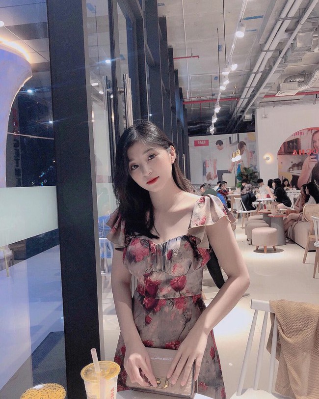 Tìm ra danh tính &quot;hot girl thẩm phán&quot; gây thương nhớ vì thần thái quá xinh đẹp khi ngồi ghế Chủ tọa - Ảnh 8.