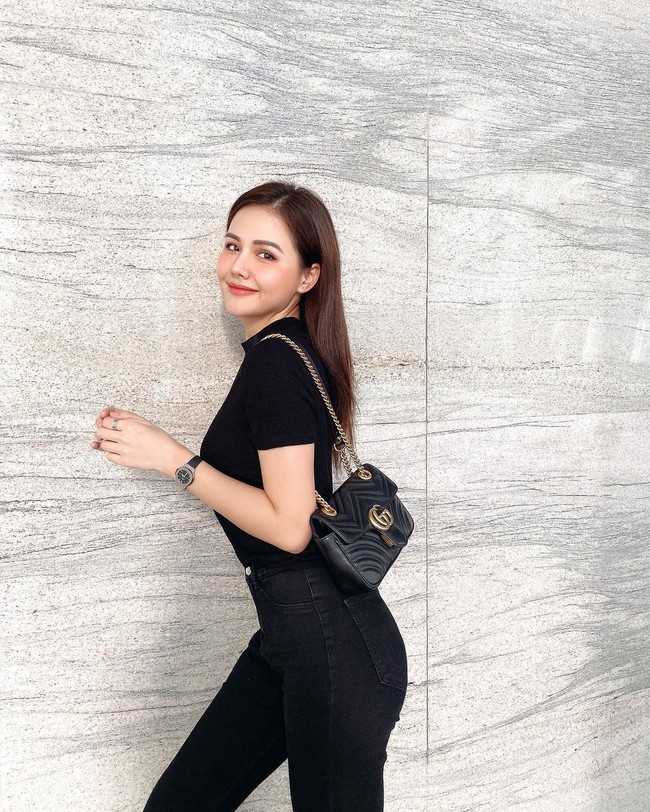 Ngoài Hà Tăng, Vbiz còn có phu nhân Tổng Giám đốc tập đoàn đầu tư Cocobay là "thánh" diện quần skinny với loạt outfit khoe dáng siêu nuột - Ảnh 4. Ngoài Hà Tăng, Vbiz còn có phu nhân Tổng Giám đốc tập đoàn đầu tư Cocobay là "thánh" diện quần skinny với loạt outfit khoe dáng siêu nuột - Ảnh 4.