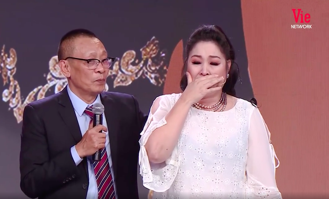 Ký ức vui vẻ: Lại Văn Sâm lặng im khi Hồng Vân khóc nghẹn trên sóng truyền hình  - Ảnh 7.