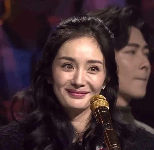 Những hình ảnh chưa qua chỉnh sửa của Dương Mịch khiến mọi người bất ngờ. Những hình ảnh chưa qua chỉnh sửa của Dương Mịch khiến mọi người bất ngờ.
