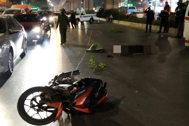 Hà Nội: Tạm giữ người đàn ông 30 tuổi để làm rõ vụ tai nạn khiến 2 người tử vong - Ảnh 1. Hà Nội: Tạm giữ người đàn ông 30 tuổi để làm rõ vụ tai nạn khiến 2 người tử vong - Ảnh 1.