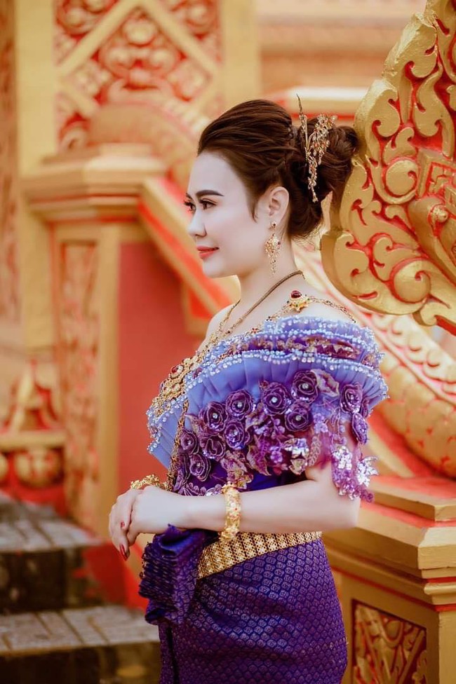 Diễn viên Phan Kim Oanh khoe nhan sắc càng ngày mặn mà trong trang phục dân tộc Khmer - Ảnh 2. Diễn viên Phan Kim Oanh khoe nhan sắc càng ngày mặn mà trong trang phục dân tộc Khmer - Ảnh 2.