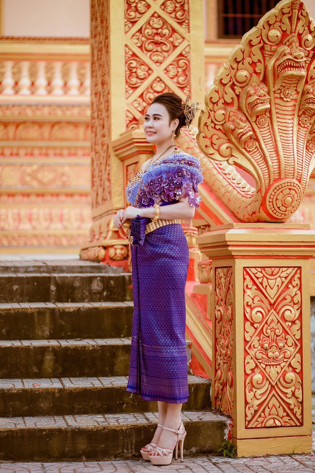 Diễn viên Phan Kim Oanh khoe nhan sắc càng ngày mặn mà trong trang phục dân tộc Khmer - Ảnh 5. Diễn viên Phan Kim Oanh khoe nhan sắc càng ngày mặn mà trong trang phục dân tộc Khmer - Ảnh 5.