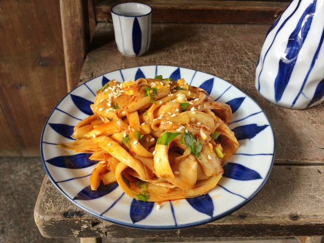 Cơm nóng trộn trứng sống - sa tế: Món ăn đang hot trên MXH mấy ngày nay, hóa ra lại dễ làm và vô cùng thơm ngon nhờ loại gia vị "made in Việt Nam" này - Ảnh 12.