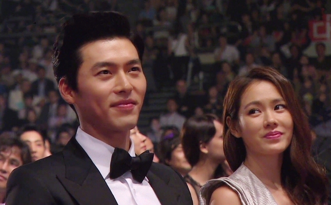 Hyun Bin - Son Ye Jin cùng hành trình 16 năm từ lần đầu gặp mặt cho tới khi xác nhận hẹn hò: Mối lương bắt đầu nhờ Jung Woo Sung, mất hơn 1 thập kỷ để đến bên nhau - Ảnh 6.