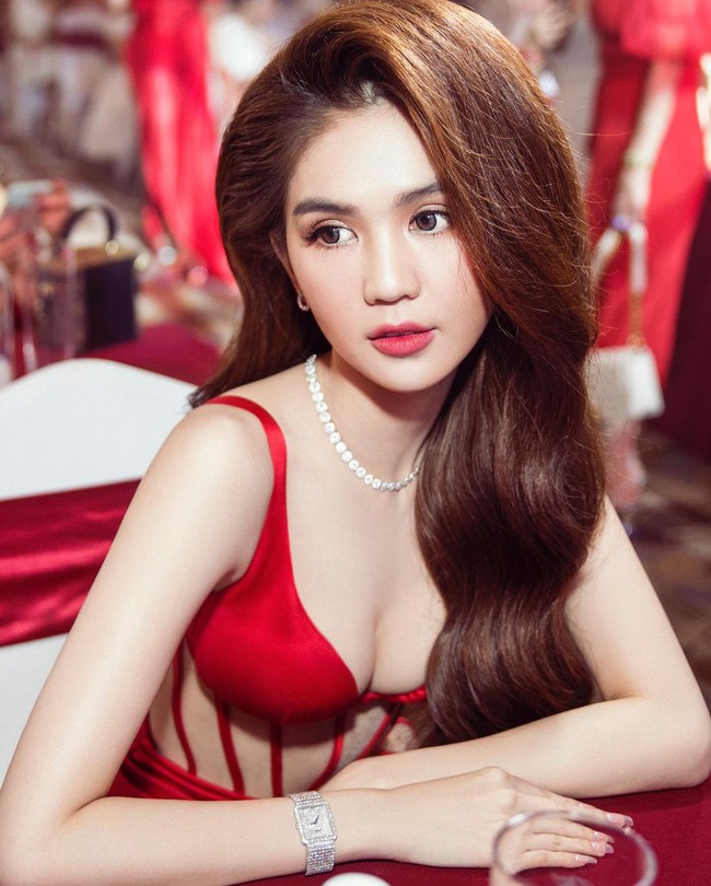 Những kiểu tóc fail toàn tập của sao Việt, chị em rút kinh nghiệm ngay kẻo Tết này đánh rớt hết vẻ xinh tươi - Ảnh 4. Những kiểu tóc fail toàn tập của sao Việt, chị em rút kinh nghiệm ngay kẻo Tết này đánh rớt hết vẻ xinh tươi - Ảnh 4.