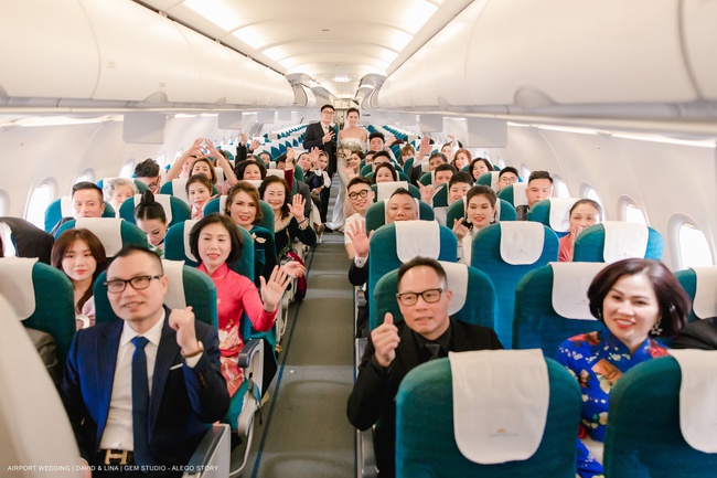 The lavish airplane bride procession of the Hanoi couple and Da Nang's bride, even more shocking is the appearance of the supercar worth tens of billions of dong!  Photo 5.