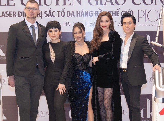 "Mẹ 3 con" Hồ Ngọc Hà khoe dáng nóng bỏng, "hot" nhất là khoảnh khắc tình tứ bên ông xã Kim Lý - Ảnh 3. "Mẹ 3 con" Hồ Ngọc Hà khoe dáng nóng bỏng, "hot" nhất là khoảnh khắc tình tứ bên ông xã Kim Lý - Ảnh 3.