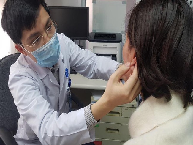Gặp phải biến chứng sau khi tiêm filler vào tai để có "tai Phật", chị em cảnh giác làm đẹp dịp Tết - Ảnh 1. Gặp phải biến chứng sau khi tiêm filler vào tai để có "tai Phật", chị em cảnh giác làm đẹp dịp Tết - Ảnh 1.