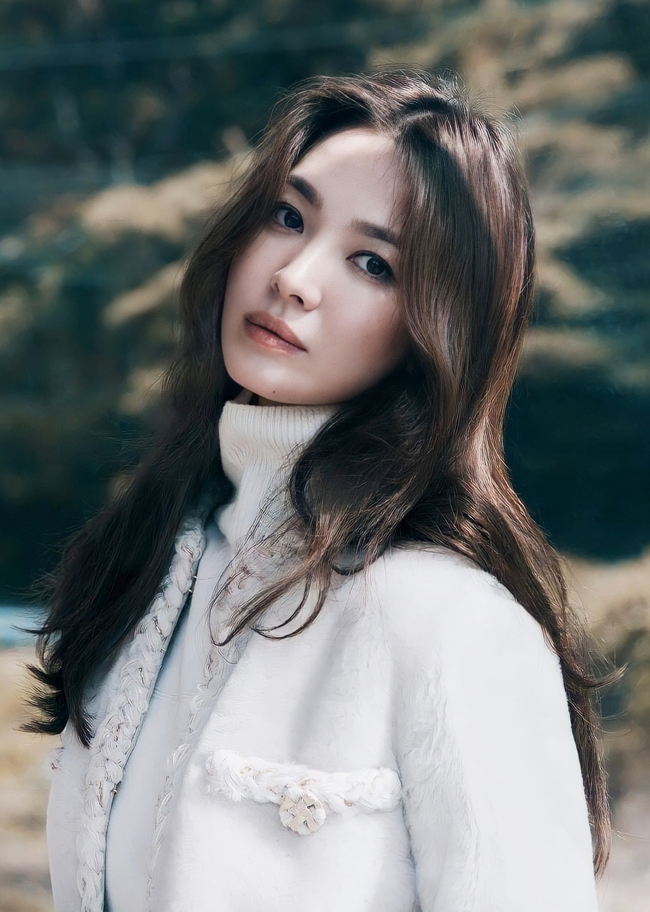 Giữa lúc cả showbiz ngập tràn bê bối, Song Hye Kyo vẫn khiến fan ngây ngất khi khoe thân hình quyến rũ thế này đây - Ảnh 2.