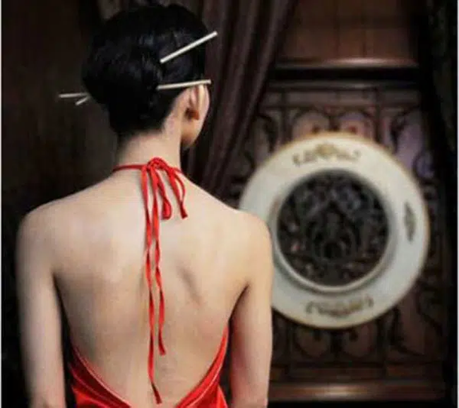 Kỹ nữ Hà thành vạn người mê và mối tình sắt son với nhà báo danh tiếng, khi người yêu qua đời, dòng chữ in trên danh thiếp của cô gây chấn động! - Ảnh 1. Kỹ nữ Hà thành vạn người mê và mối tình sắt son với nhà báo danh tiếng, khi người yêu qua đời, dòng chữ in trên danh thiếp của cô gây chấn động! - Ảnh 1.