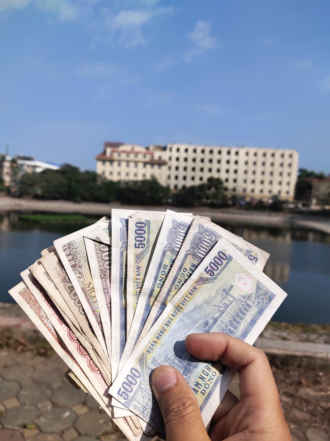 Nửa tháng nữa là Tết, nỗi ám ảnh mang tên "lương thưởng" khiến hội chị em buồn muốn nín thở khi 6 triệu co lại chỉ còn... 120 nghìn đồng - Ảnh 1. Nửa tháng nữa là Tết, nỗi ám ảnh mang tên "lương thưởng" khiến hội chị em buồn muốn nín thở khi 6 triệu co lại chỉ còn... 120 nghìn đồng - Ảnh 1.