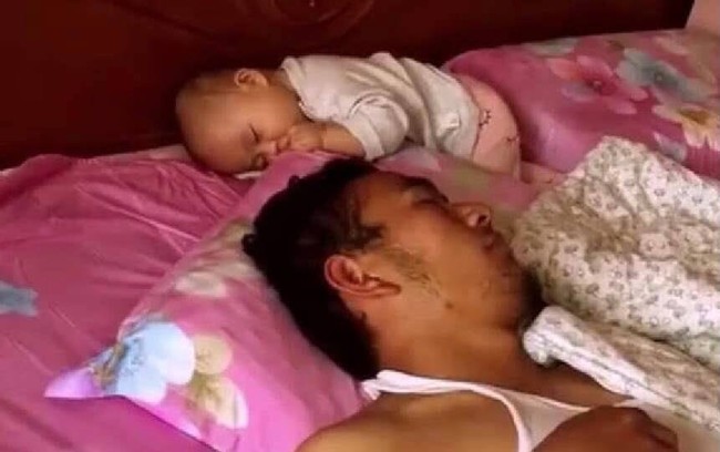 Dặn chồng dỗ con ngủ để đi siêu thị, song khi mở cửa phòng liền câm nín - Ảnh 1. Dặn chồng dỗ con ngủ để đi siêu thị, song khi mở cửa phòng liền câm nín - Ảnh 1.