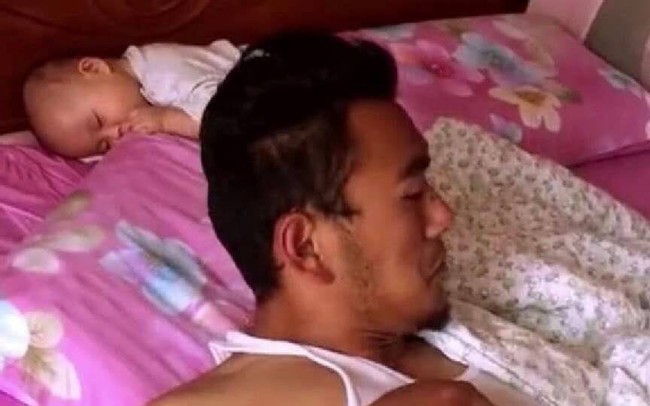 Dặn chồng dỗ con ngủ để đi siêu thị, song khi mở cửa phòng liền câm nín - Ảnh 3. Dặn chồng dỗ con ngủ để đi siêu thị, song khi mở cửa phòng liền câm nín - Ảnh 3.
