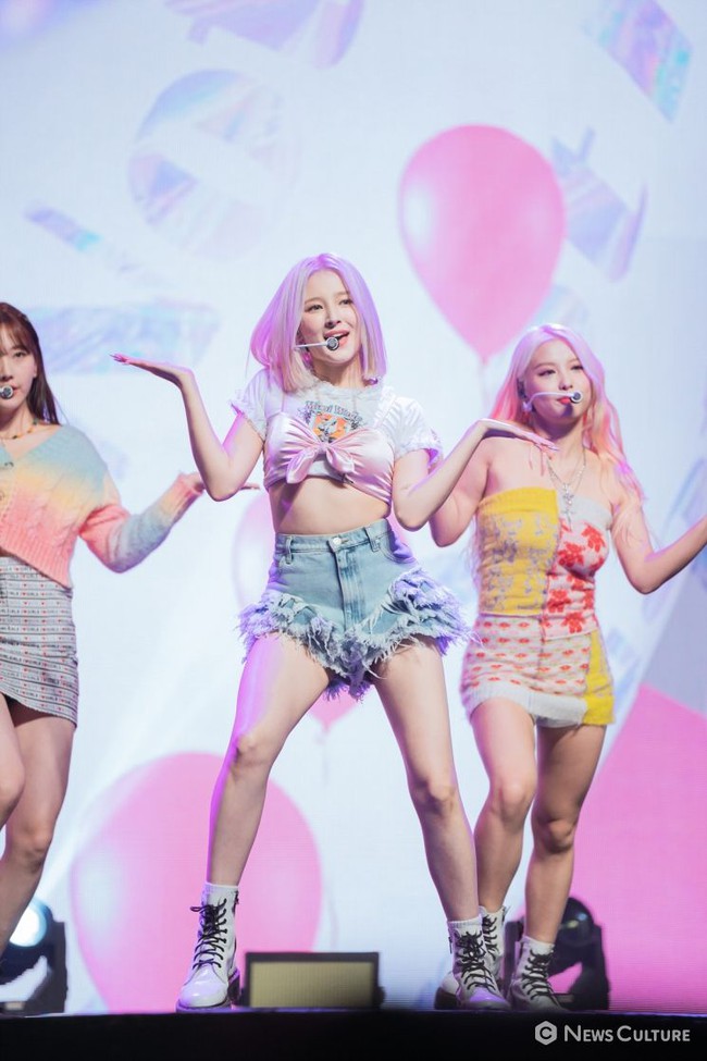 Nancy (MOMOLAND) gây tranh cãi vì đôi chân "to như cái cột đình", nhưng netizen lại không thể phủ nhận được điều này - Ảnh 3. Nancy (MOMOLAND) gây tranh cãi vì đôi chân "to như cái cột đình", nhưng netizen lại không thể phủ nhận được điều này - Ảnh 3.