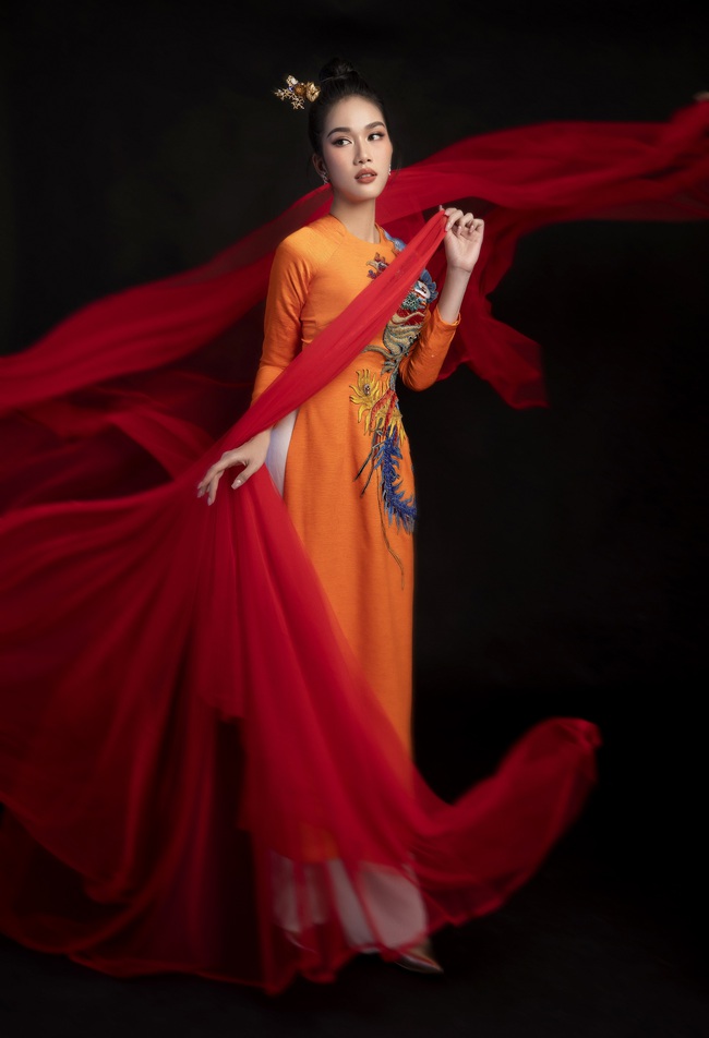 Hoa hậu Đỗ Thị Hà khoe thần thái sắc lạnh đầy khác lạ trong bộ ảnh áo dài cùng 2 Á hậu - Ảnh 11. Hoa hậu Đỗ Thị Hà khoe thần thái sắc lạnh đầy khác lạ trong bộ ảnh áo dài cùng 2 Á hậu - Ảnh 11.