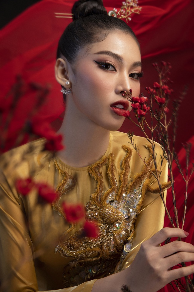 Hoa hậu Đỗ Thị Hà khoe thần thái sắc lạnh đầy khác lạ trong bộ ảnh áo dài cùng 2 Á hậu - Ảnh 12. Hoa hậu Đỗ Thị Hà khoe thần thái sắc lạnh đầy khác lạ trong bộ ảnh áo dài cùng 2 Á hậu - Ảnh 12.