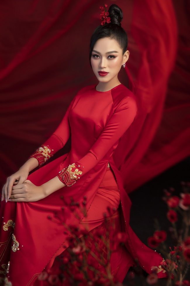 Hoa hậu Đỗ Thị Hà khoe thần thái sắc lạnh đầy khác lạ trong bộ ảnh áo dài cùng 2 Á hậu - Ảnh 9. Hoa hậu Đỗ Thị Hà khoe thần thái sắc lạnh đầy khác lạ trong bộ ảnh áo dài cùng 2 Á hậu - Ảnh 9.