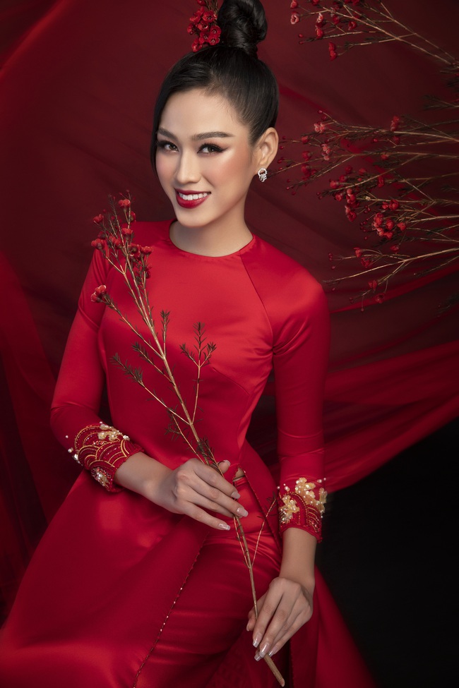 Hoa hậu Đỗ Thị Hà khoe thần thái sắc lạnh đầy khác lạ trong bộ ảnh áo dài cùng 2 Á hậu - Ảnh 10. Hoa hậu Đỗ Thị Hà khoe thần thái sắc lạnh đầy khác lạ trong bộ ảnh áo dài cùng 2 Á hậu - Ảnh 10.