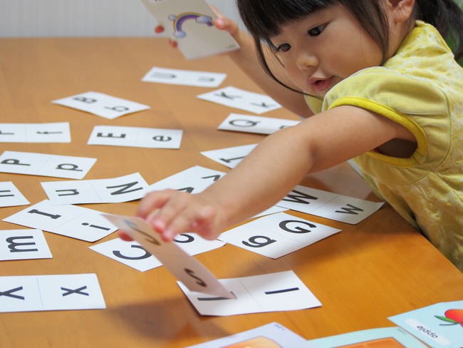Trẻ có IQ cao thường làm những hành động khác biệt, người lớn đừng vội can thiệp nếu không muốn ảnh hưởng đến trí não của trẻ