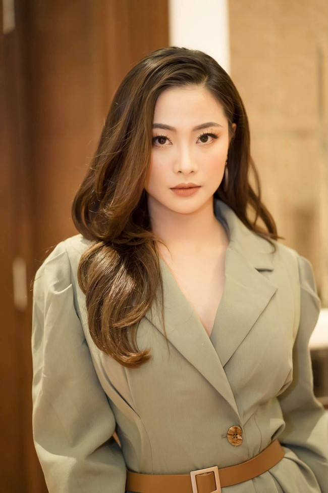 Hướng dương ngược nắng: Xuất hiện nhân vật nữ mới cực xinh đẹp ở bên Phúc, chẳng lẽ là tình địch của Châu? - Ảnh 8.