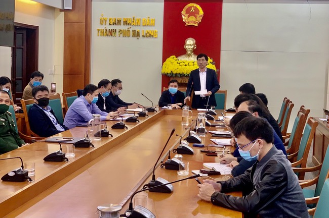  Quảng Ninh họp khẩn trong đêm sau thông tin nhân viên an ninh sân bay Vân Đồn nghi nhiễm Covid-19 - Ảnh 2.