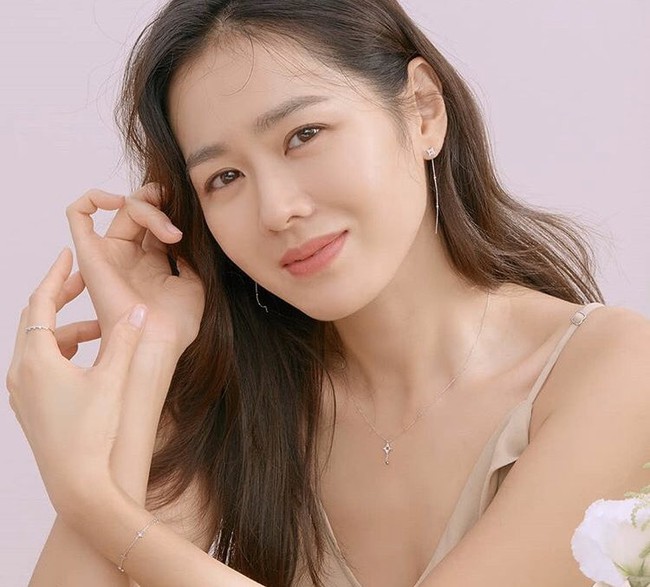 Ngộp thở 4 phim Hàn &quot;đỉnh&quot; của năm 2021: Son Ye Jin - Hyun Bin đối đầu, căng nhất là màn &quot;chiến nhau&quot; của Song Joong Ki - Song Hye Kyo  - Ảnh 9.