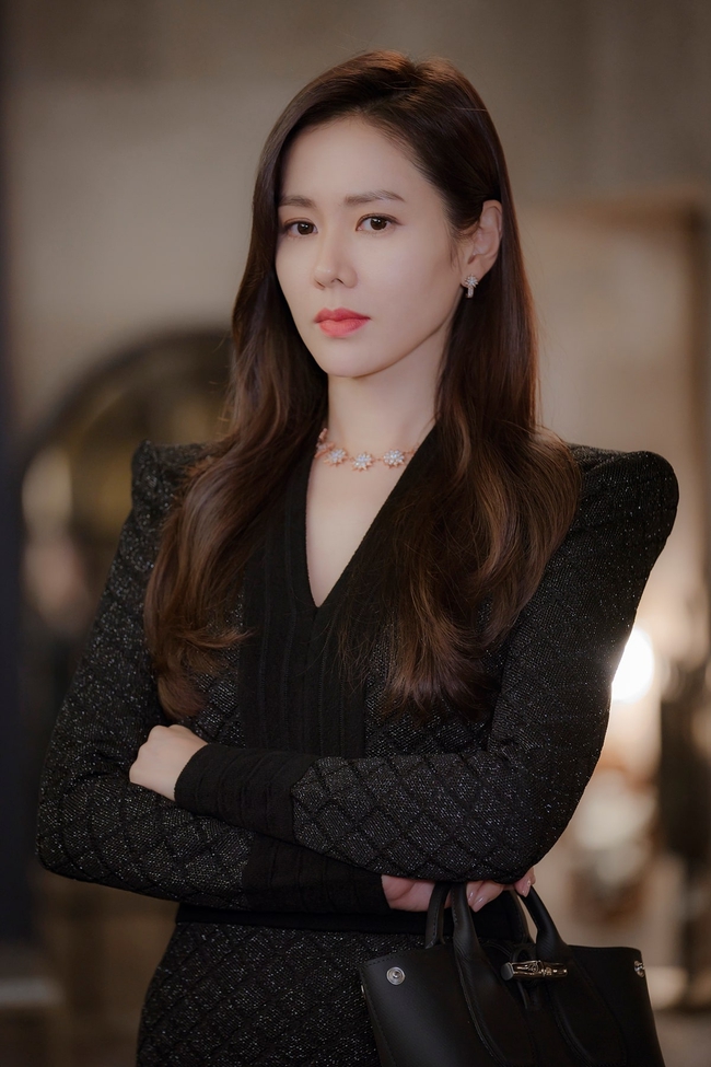 Ngộp thở 4 phim Hàn &quot;đỉnh&quot; của năm 2021: Son Ye Jin - Hyun Bin đối đầu, căng nhất là màn &quot;chiến nhau&quot; của Song Joong Ki - Song Hye Kyo  - Ảnh 8.