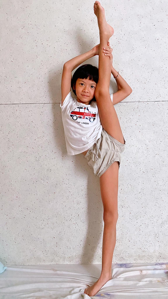 Hội rich kid nhà Trương Ngọc Ánh - Hà Kiều Anh - Lê Anh Thơ đọ chân dài chung khung hình, ai cũng ngưỡng mộ cách nuôi con của mẹ bọn trẻ - Ảnh 6. Hội rich kid nhà Trương Ngọc Ánh - Hà Kiều Anh - Lê Anh Thơ đọ chân dài chung khung hình, ai cũng ngưỡng mộ cách nuôi con của mẹ bọn trẻ - Ảnh 6.